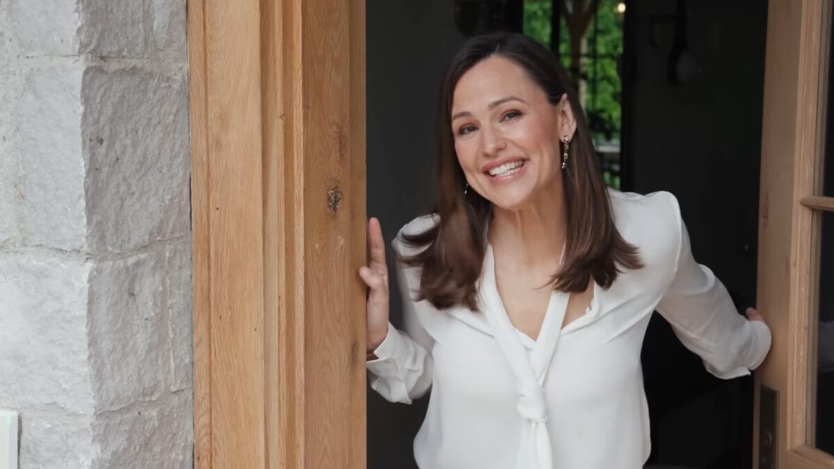 Atriz Jennifer Garner recebe a Architetural Digest em sua casa