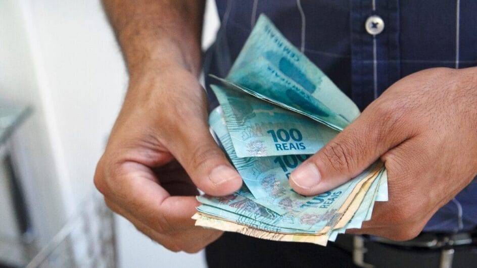 Antecipação das parcelas do 13° do INSS injeta bilhões de reais na economia (Foto: Banco de Imagens)