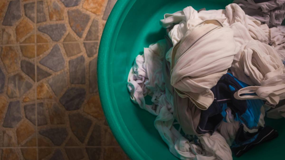 Tudo parece normal&hellip; at&eacute; a mancha aparecer na roupa (Foto: Pexels)