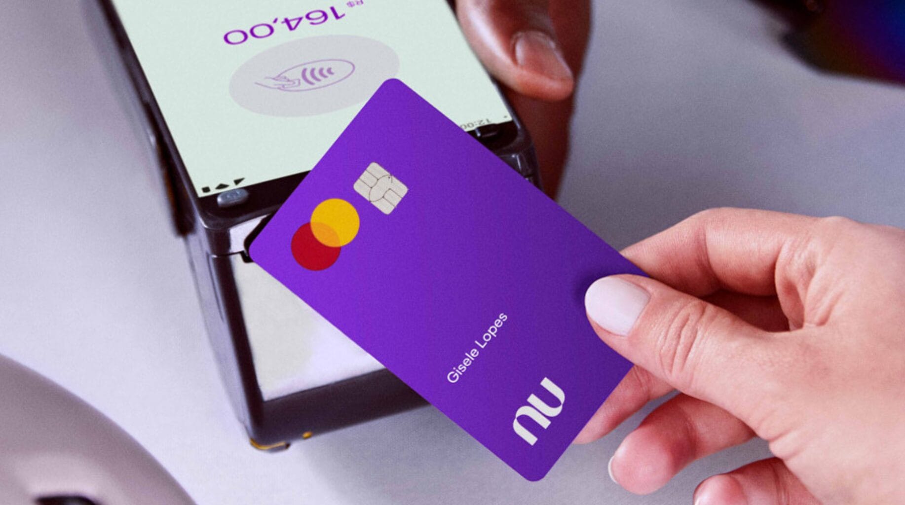 O Nubank, uma das maiores plataformas de serviços financeiros digitais do mundo, anuncia investimentos de aproximadamente R$ 45 bilhões no Brasil em 2026