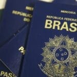 Passaporte brasileiro dá acesso sem visto a 169 países; veja as regiões