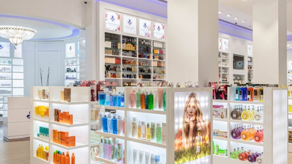 Perfumes e maquiagens entraram em liquidação antes do fechamento definitivo das unidades (Foto: Divulgação)
