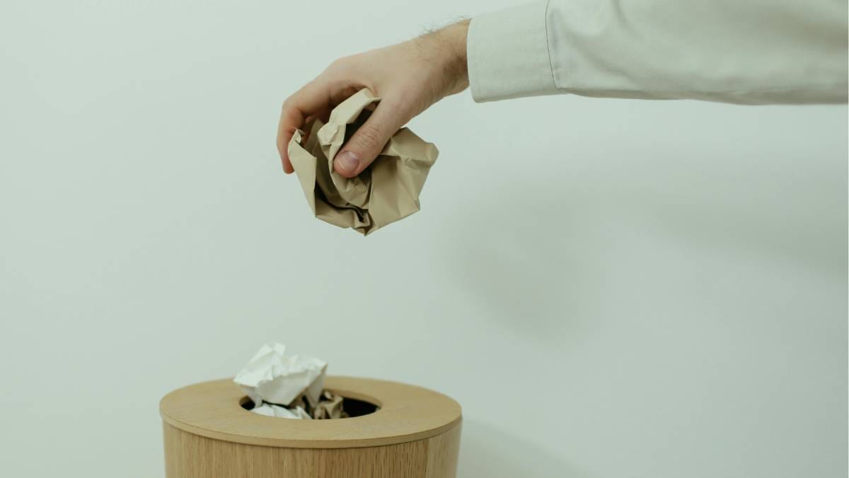 Aos poucos, o que era descartável vira um organizador funcional (Foto: Pexels)
