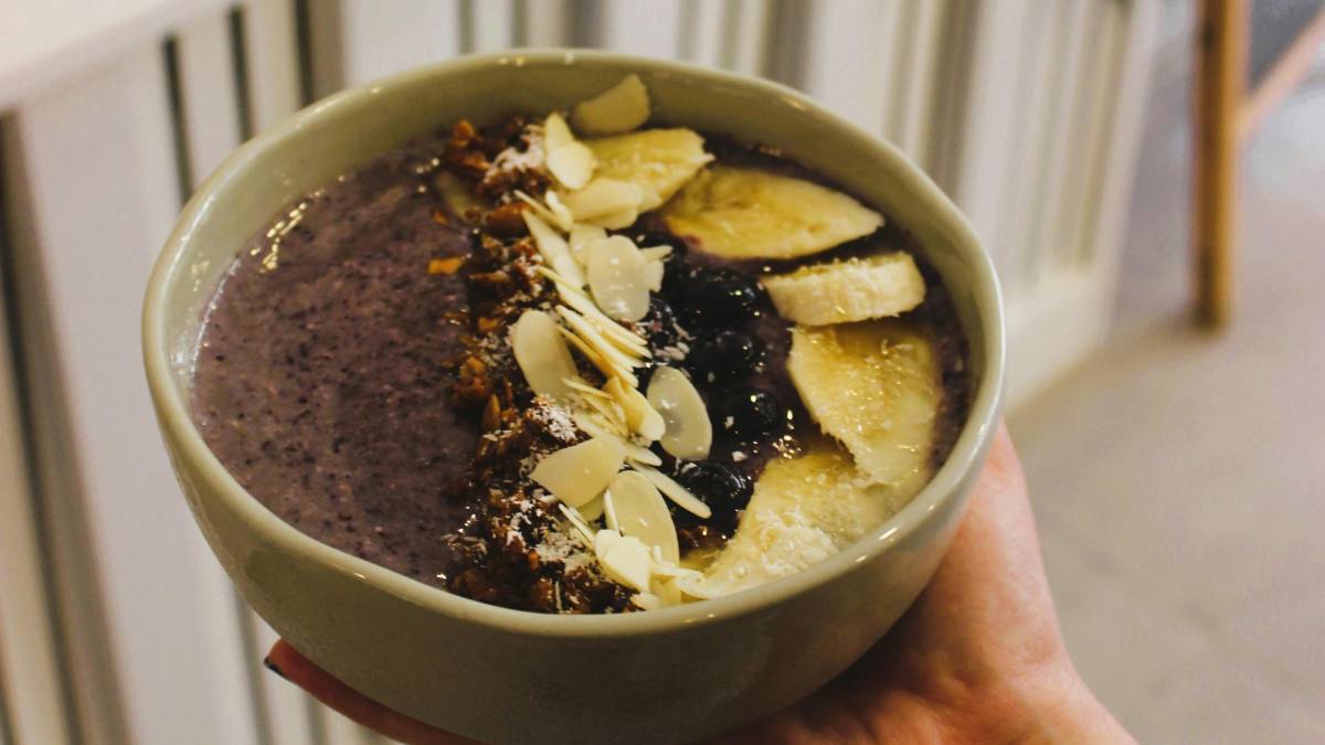  A cor intensa do a&ccedil;a&iacute; chama aten&ccedil;&atilde;o logo de cara, quase preta, imposs&iacute;vel passar despercebida (Foto: Pexels)