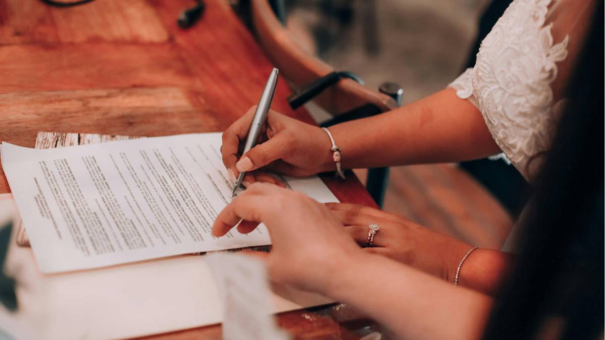 O chamado pr&eacute;-nupcial pode definir o futuro financeiro do casal (Foto: Pexels)