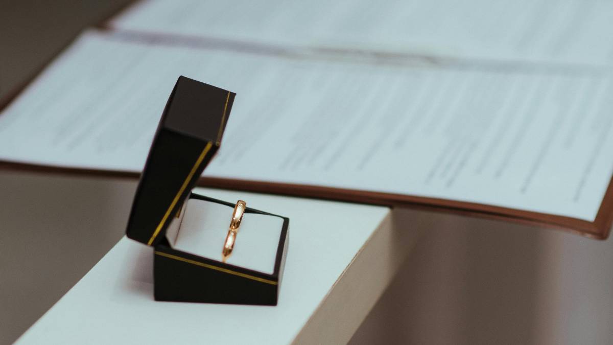 Entre comemora&ccedil;&otilde;es e planos, surgiu a recomenda&ccedil;&atilde;o de um acordo antes do casamento (Foto: Pexels)