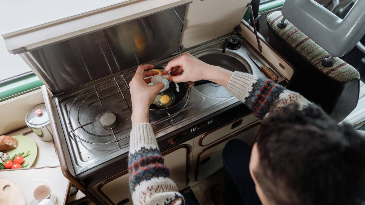 O resultado aparece com o tempo: superfícies engorduradas e difíceis de limpar (Foto: Pexels)