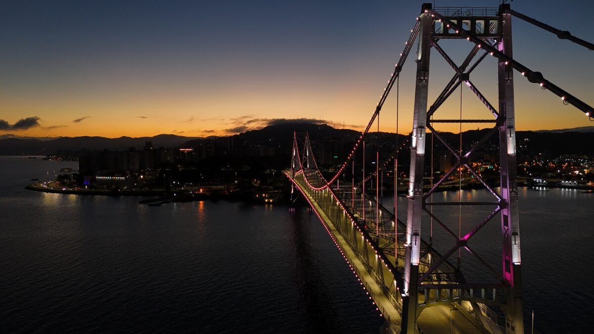 "Os 100 anos da Velha Senhora": as histórias que permeiam o centenário da Ponte Hercílio Luz