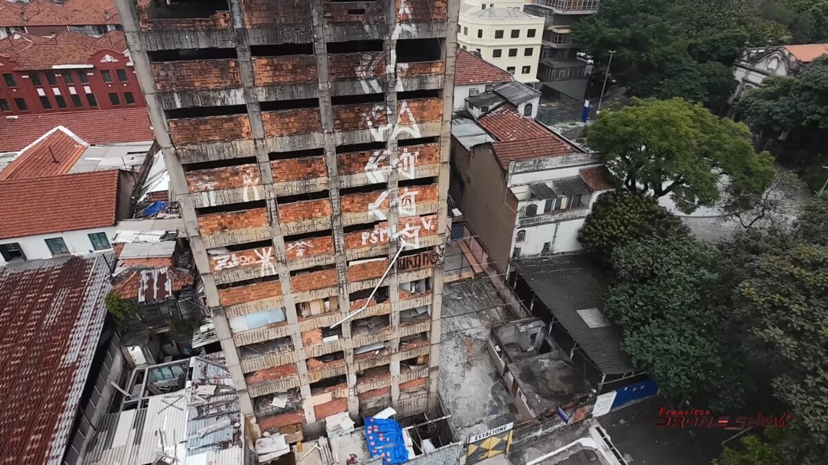 Governo inicia demoli&ccedil;&atilde;o do edif&iacute;cio caveir&atilde;o abandonado desde 1964 em SP