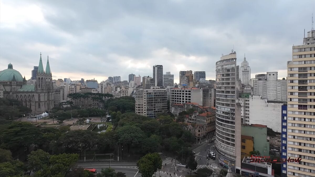 Pr&eacute;dio de 25 andares abandonado no centro de S&atilde;o Paulo