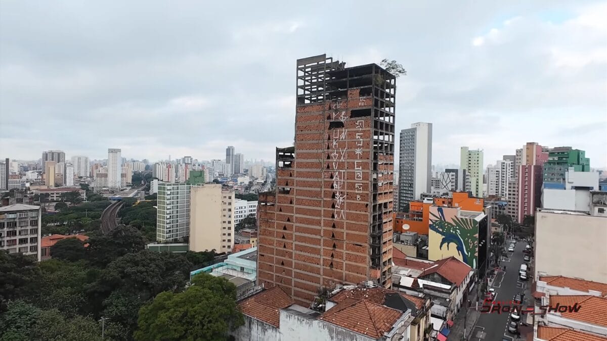 Governo inicia demoli&ccedil;&atilde;o do edif&iacute;cio caveir&atilde;o abandonado desde 1964 em SP