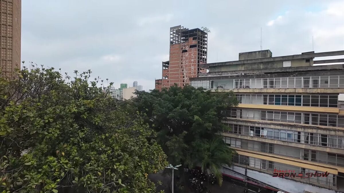 Pr&eacute;dio de 25 andares abandonado no centro de S&atilde;o Paulo
