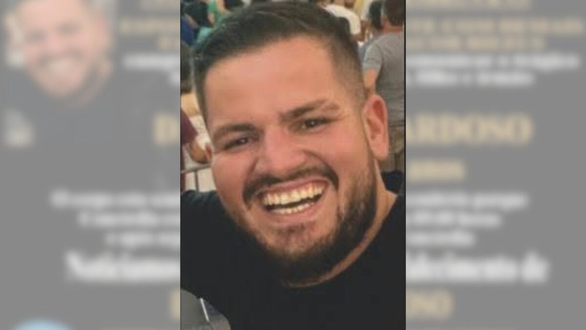 Jovem de 25 anos morre após carro ficar destruído em colisão com carreta na BR-153