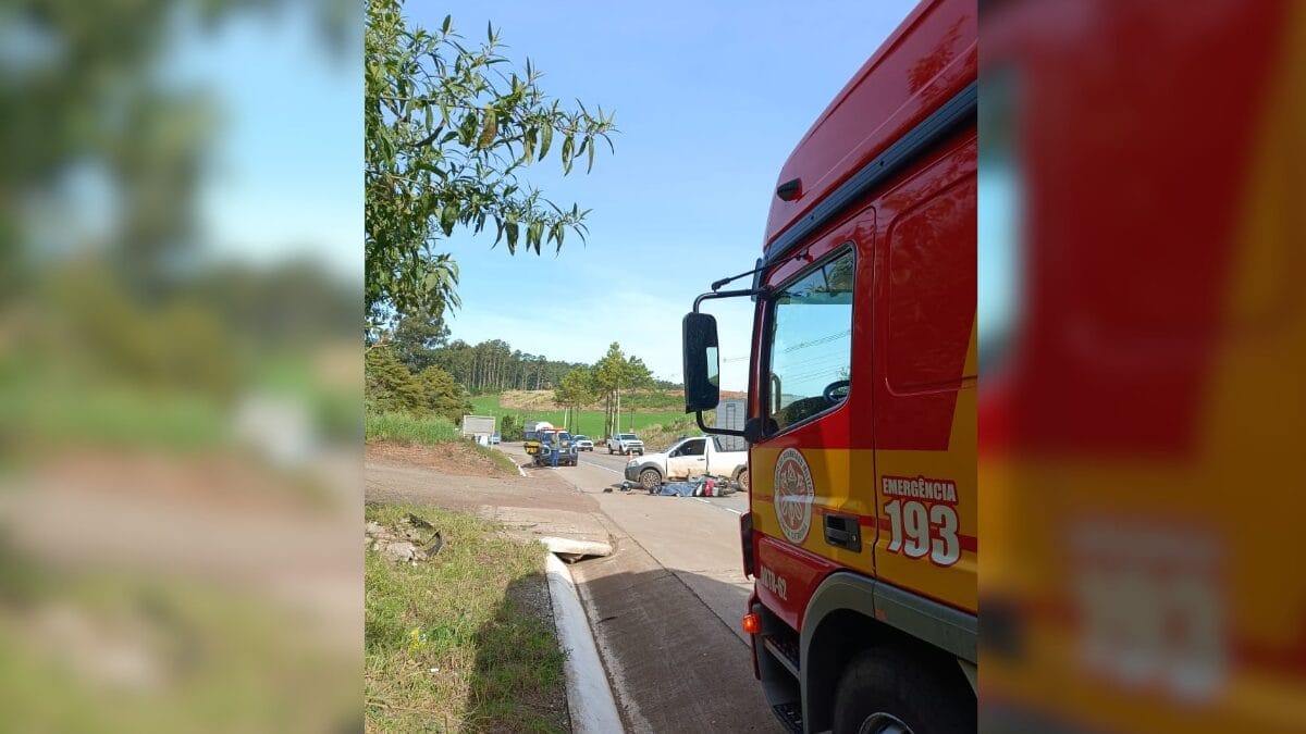 Acidente entre carro e moto deixa uma mulher morta e outra ferida na BR-163 em SC