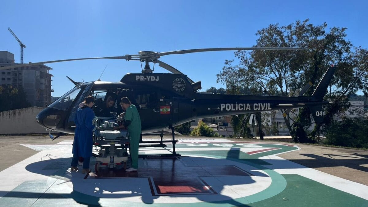 Crian&ccedil;a de 5 anos sofre traumatismo craniano grave ap&oacute;s ser atropelada em frente a escola em SC