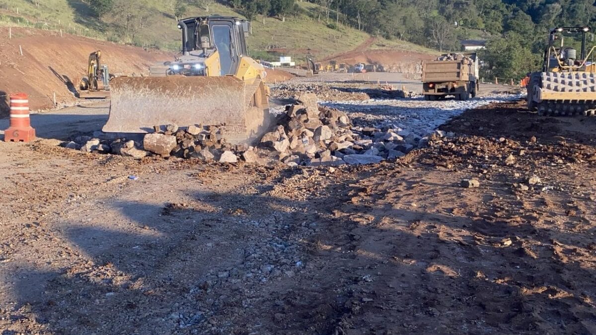 Pavimentação da SC-492, entre os municípios de Romelândia e São Miguel da Boa Vista