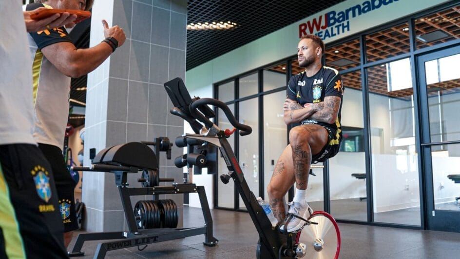 Neymar em recuperação nos Estados Unidos (Foto: Nelson Terme, CBF)