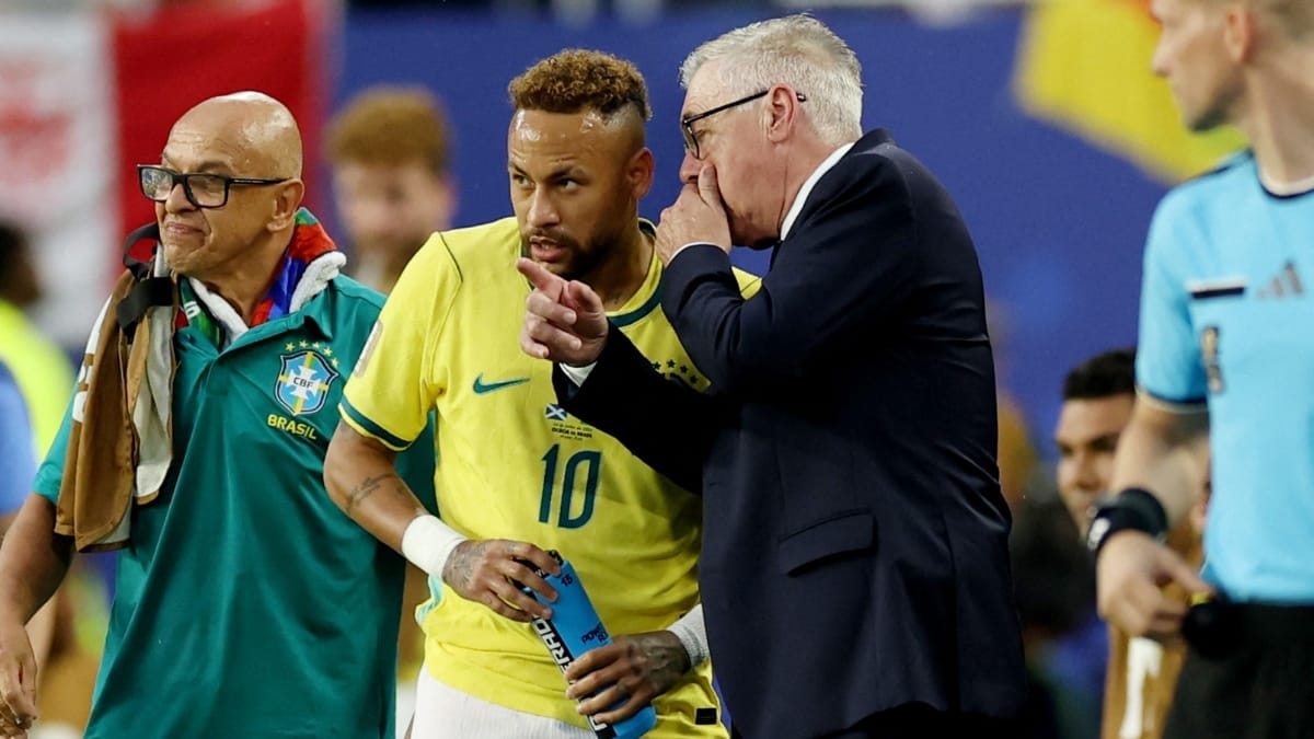 Neymar entrou contra a Escócia, na fase de grupos da Copa (Foto: REUTERS)