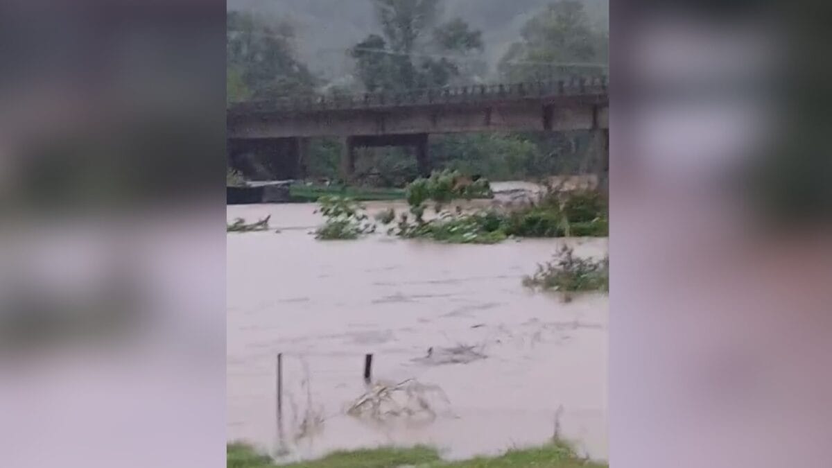 Balsa arrastada por correnteza cruza divisa e mobiliza equipes na fronteira de SC com o RS