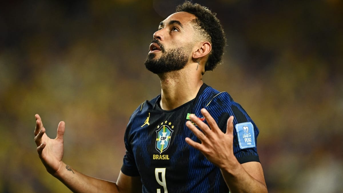 Matheus Cunha marcou dois gols na última vitória brasileira (Foto: REUTERS)