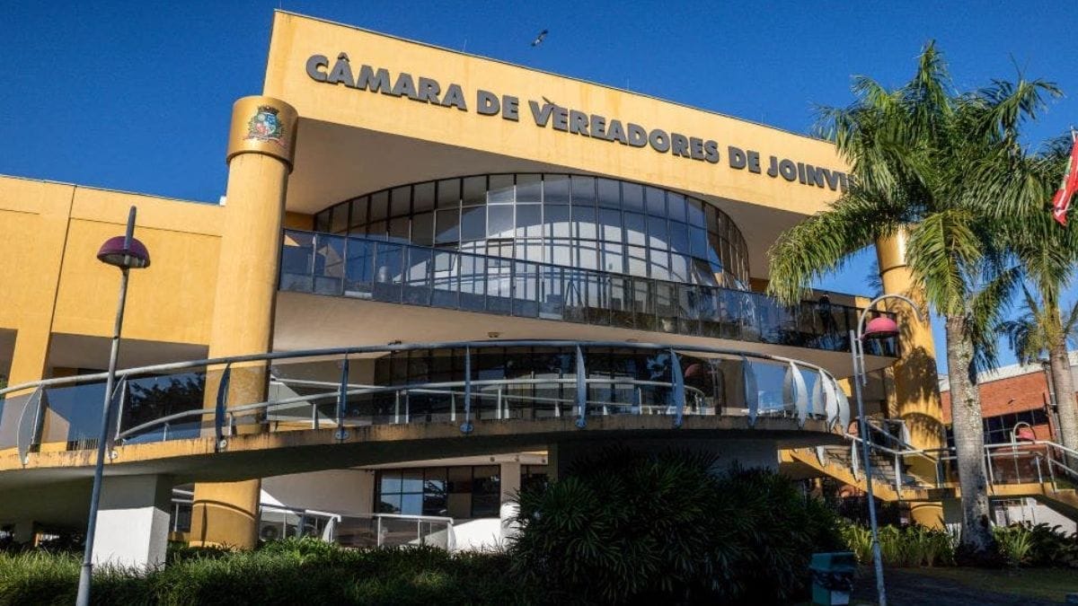 Câmara de Joinville abre concurso: Salários de até R$ 9,8 mil