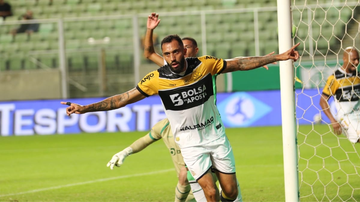 Criciúma em ação pela Série B (Foto: Celso da Luz, Criciúma)