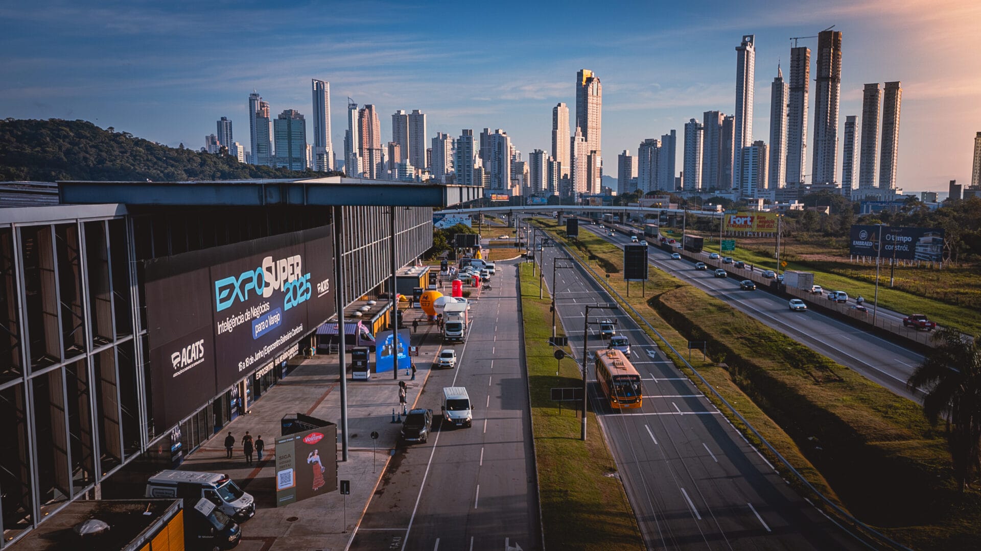 Supermercadistas de todas as regiões do Brasil se mobilizam para a ExpoSuper 2026 e levam milhares de profissionais a Balneário Camboriú na próxima semana