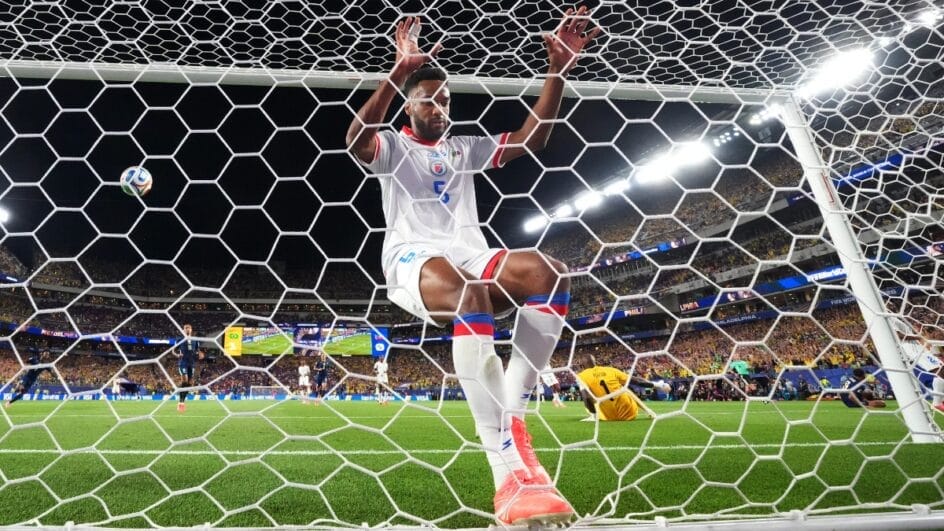 Haiti perdeu para o Brasil e está eliminado da competição (Foto: Reuters, James Lang)
