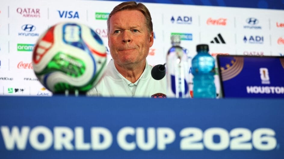 Ronald Koeman deixou o comando da Holanda um dia após a eliminação (Foto: REUTERS)