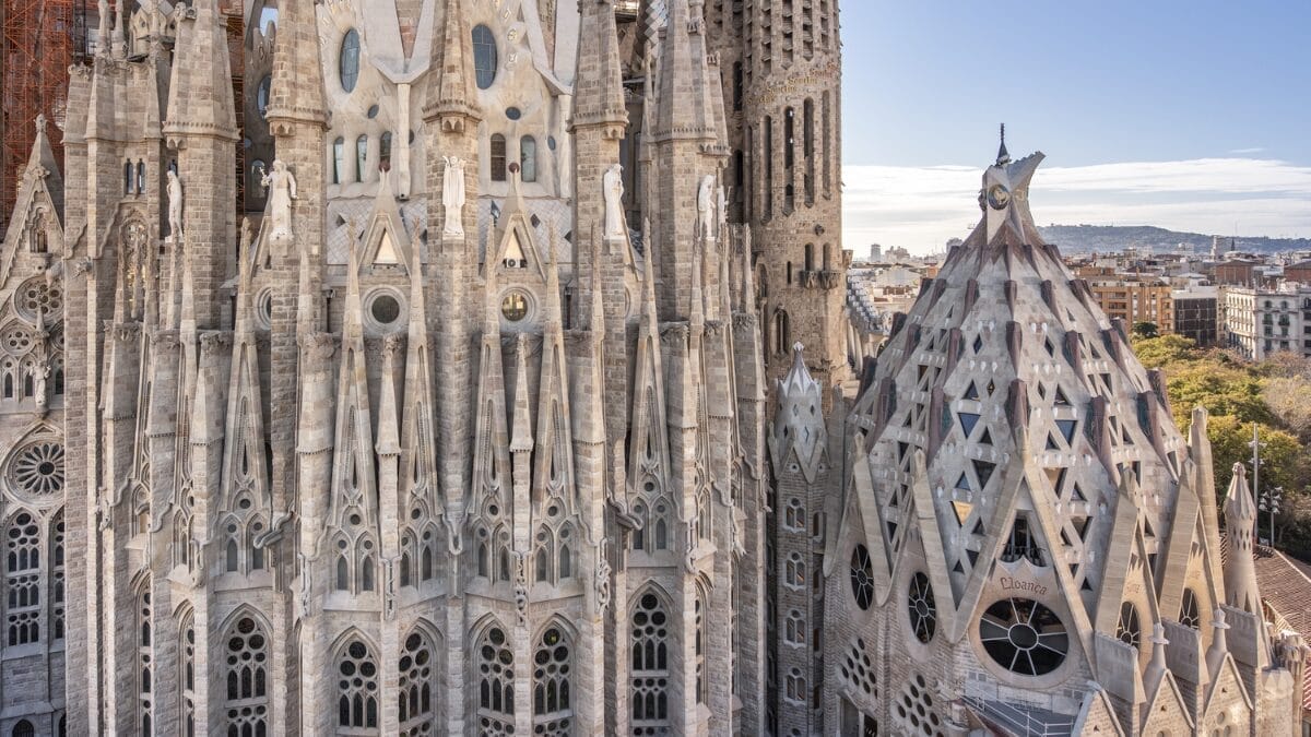Em Barcelona, Papa ir&aacute; inaugurar torre central da Bas&iacute;lica Sagrada Fam&iacute;lia