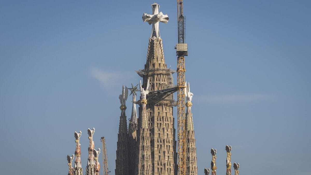 Em Barcelona, Papa ir&aacute; inaugurar torre central da Bas&iacute;lica Sagrada Fam&iacute;lia