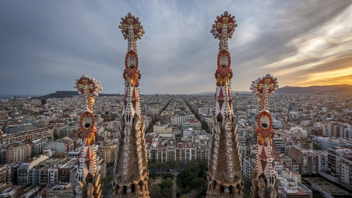 Em Barcelona, Papa ir&aacute; inaugurar torre central da Bas&iacute;lica Sagrada Fam&iacute;lia