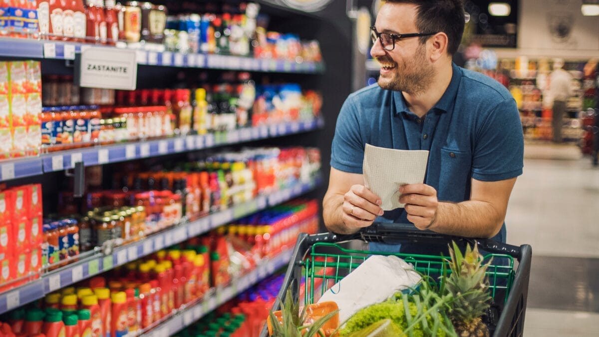 Estudo explica por que estar com a bexiga cheia pode reduzir compras por impulso