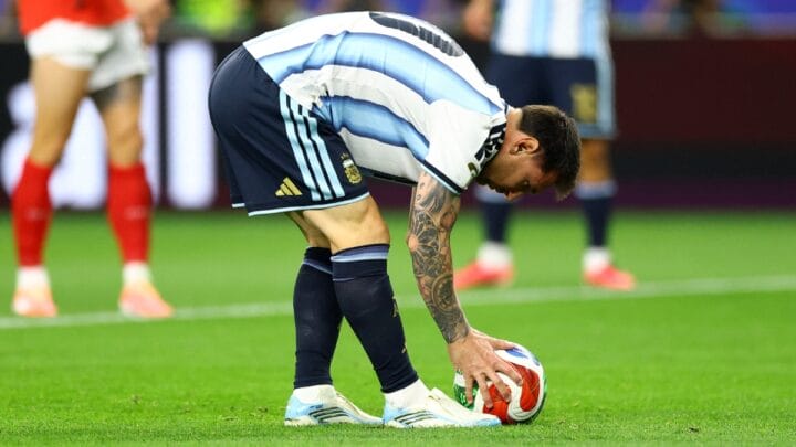 Lionel Messi antes de batida de pênalti na Copa do Mundo (Foto: REUTERS, Hannah Mckay)