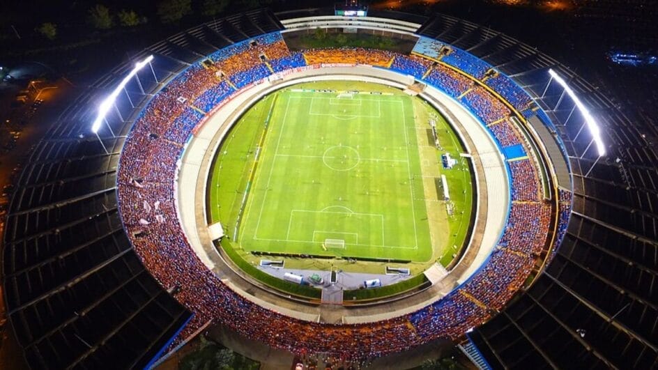 Estádio Serra Dourada, o Gigante do Serrado (Foto: Muriloreisb, Wikimedia Commons)