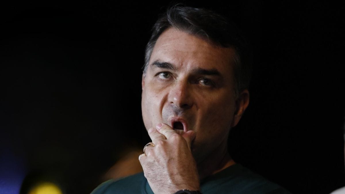 Flávio Bolsonaro pode virar réu? O que acontece agora após a PF concluir calúnia contra Lula