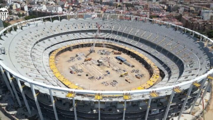 Clube avançou nas obras e espera ter a nova casa até 2027 (Foto: Lázaro de la Peña, Valencia CF)