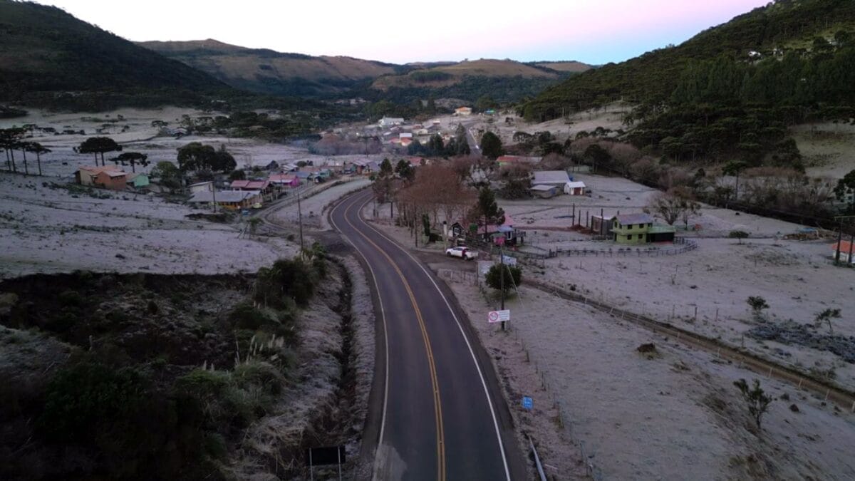 paisagem coberta de geada