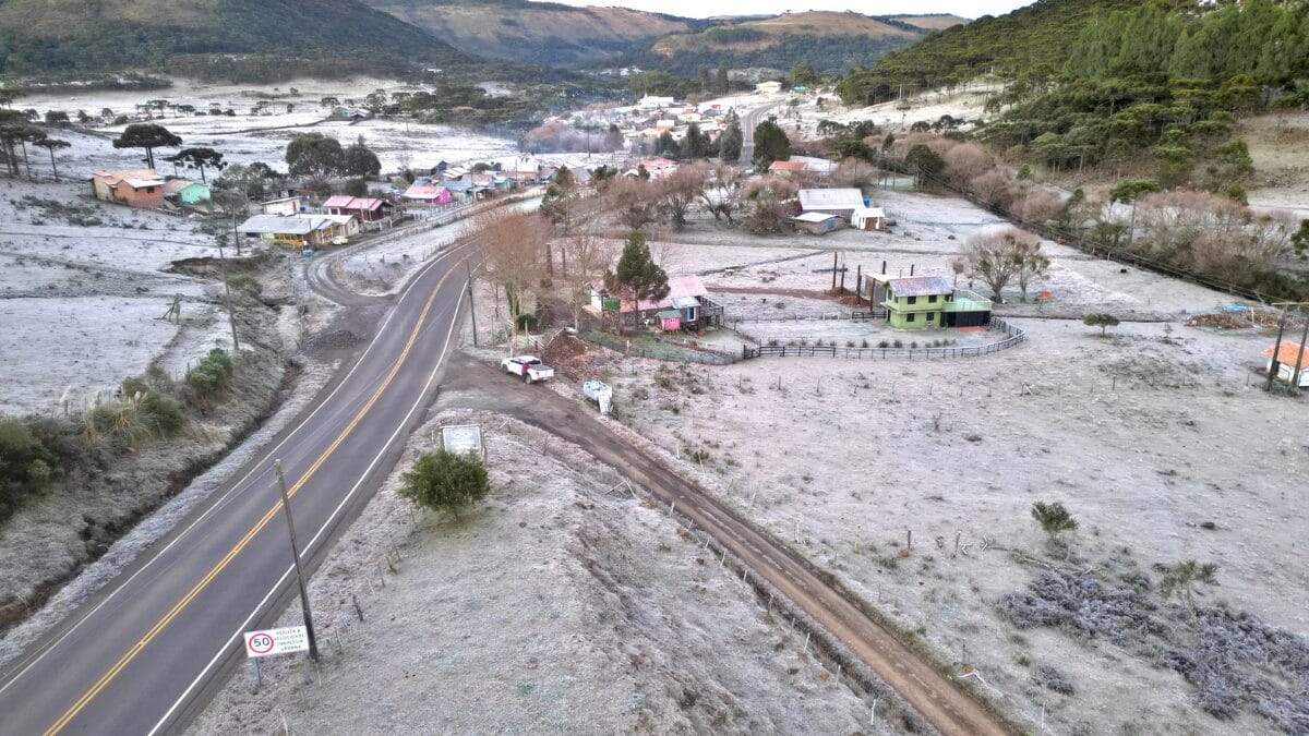 paisagem coberta de geada