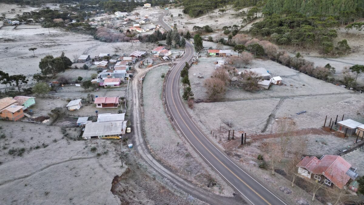 paisagem coberta de geada