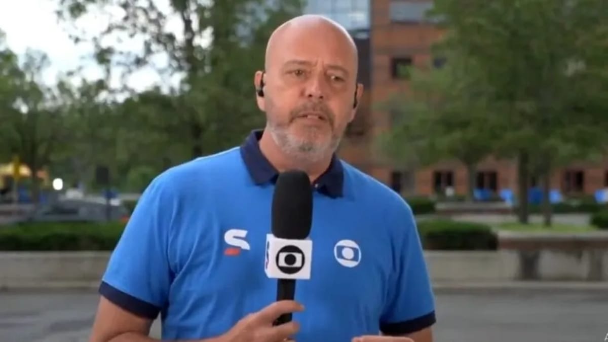 Escobar apresentou hesitação momentânea durante atualização sobre a Seleção Brasileira (Foto: Globo, Reprodução)