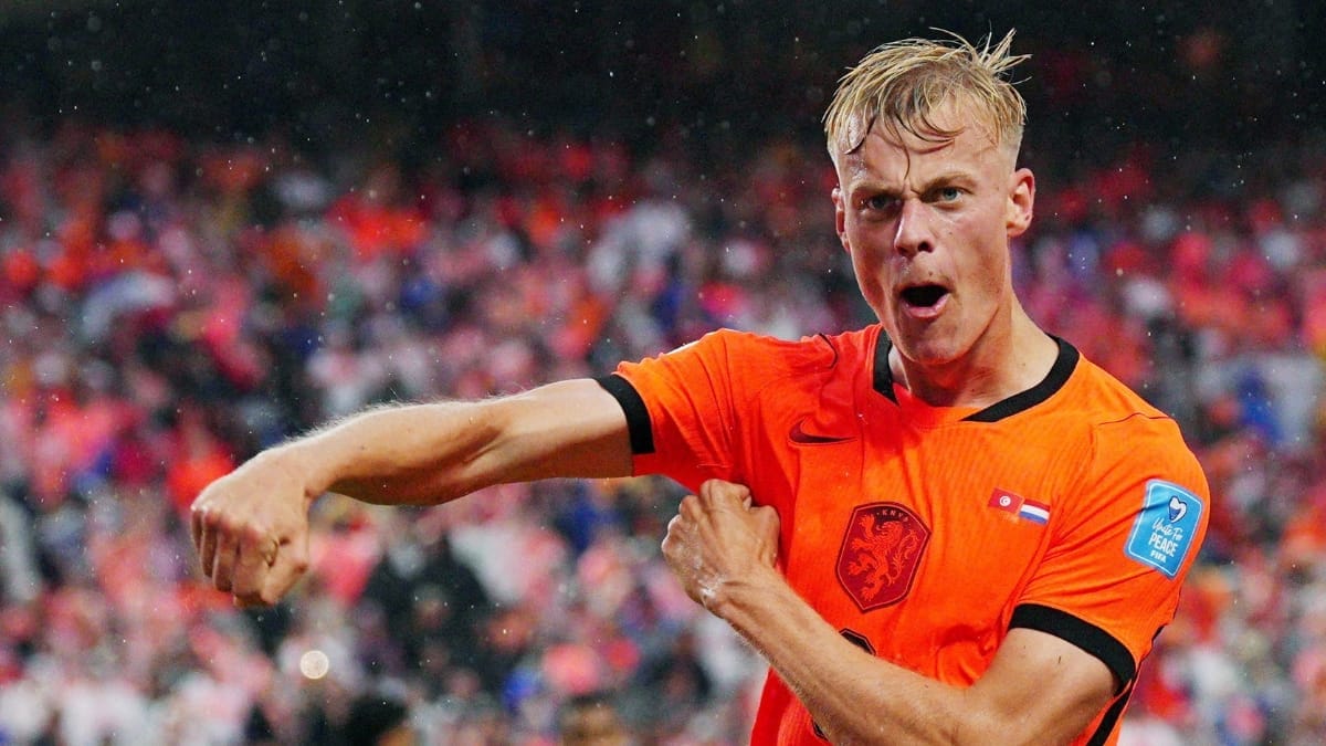 Holanda venceu mais um jogo da fase de grupos (Foto: REUTERS)