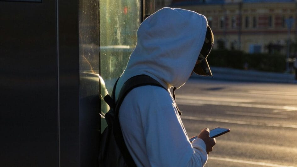 Furtos e roubos de celular ameaçam segurança bancária de usuários (Foto: Foto Nikita Korolkov, Pexels, CC)