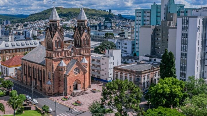 imagem aérea mostrando a Catedral Diocesana de Lages