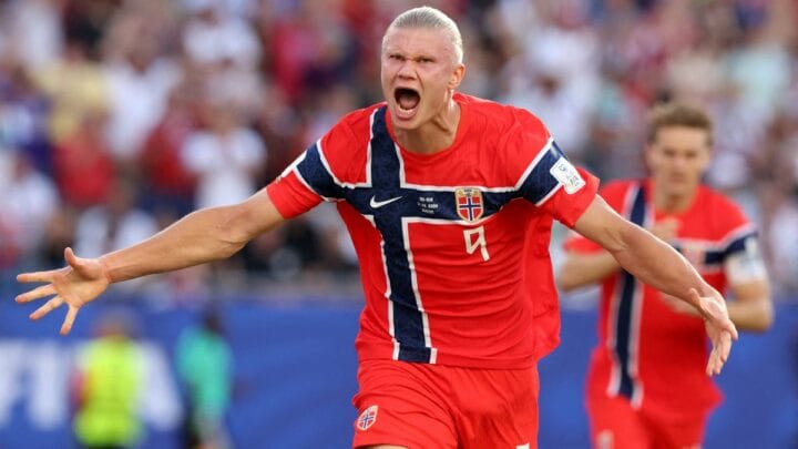 Haaland, o cometa norueguês, liderou a vitória da seleção (Foto: Reuters, Paul Rutherford)