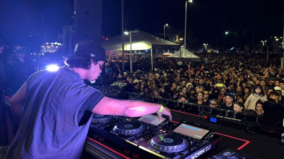 Victor Lou foi a atração surpresa da festa Sekreta (Foto: Ricardo Verka)