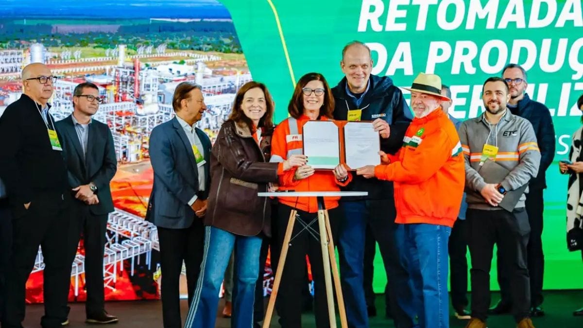 O presidente Luiz In&aacute;cio Lula da Silva participa, nesta quinta-feira (25/6), em Tr&ecirc;s Lagoas (MS), da cerim&ocirc;nia que marca a retomada das obras da Unidade de Fertilizantes Nitrogenados III (UFN-III)