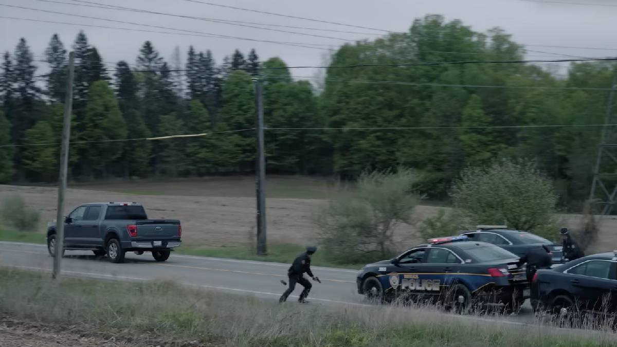 A&ccedil;&atilde;o policial marca a nova miniss&eacute;rie de suspense adaptada da obra de Harlan Coben (Imagem: YouTube / Netflix, Divulga&ccedil;&atilde;o)