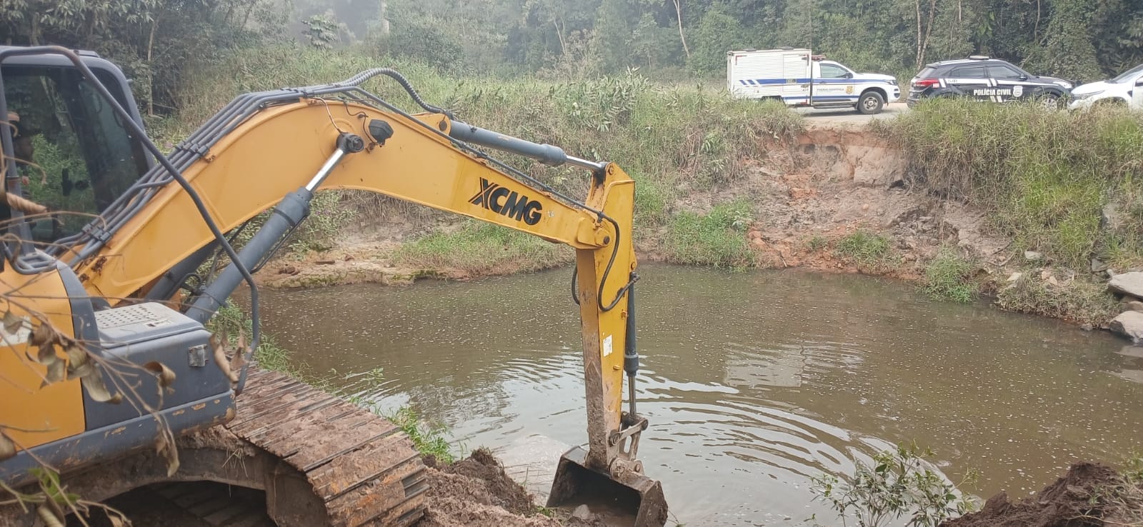 Operação em Araquari revela ossada em córrego