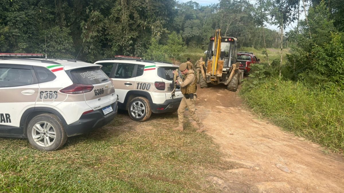Operação em Araquari revela ossada em córrego